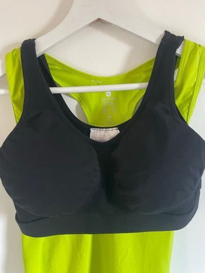 Lot brassière et débardeur de sport taille 42 noir et vert Domyos - photo numéro 2