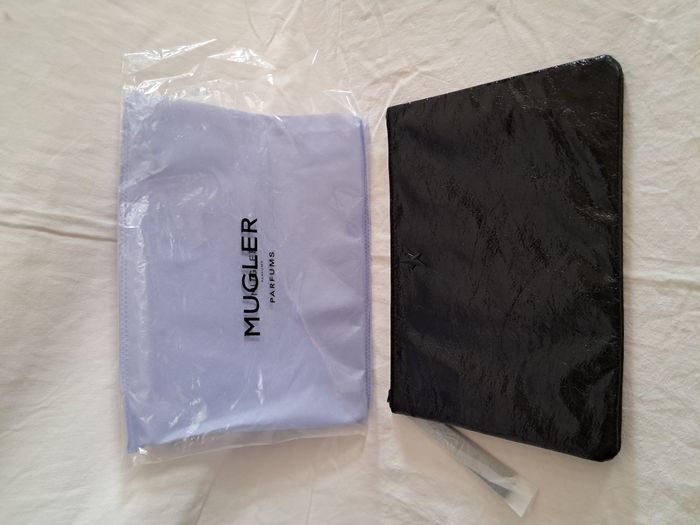 Trousse de toilette maquillage noire Mugler Neuve