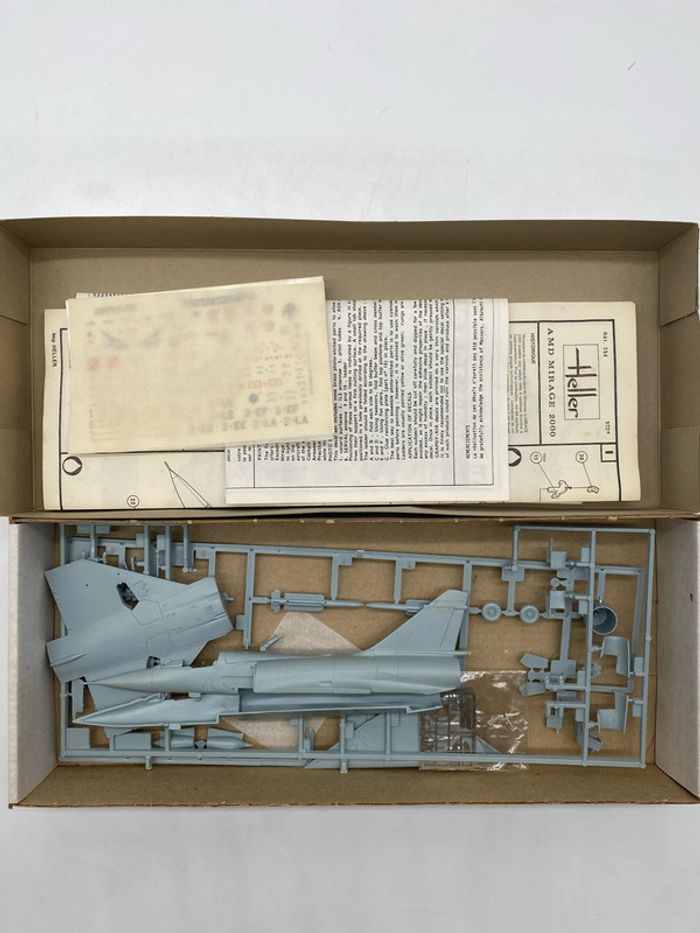 Maquette Heller AMD Mirage 2000 - photo numéro 2