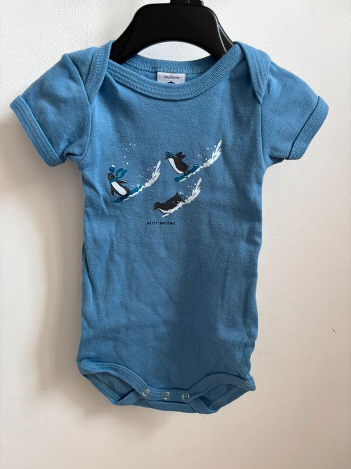 Lot 3 bodies blanc et bleu manches courtes Petit Bateau 3 mois - photo numéro 13