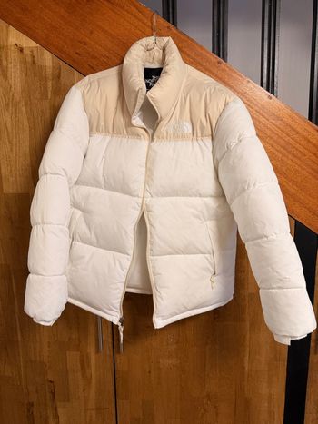 🔥 Doudoune The North Face – Blanche & Beige – NEUVE 🔥