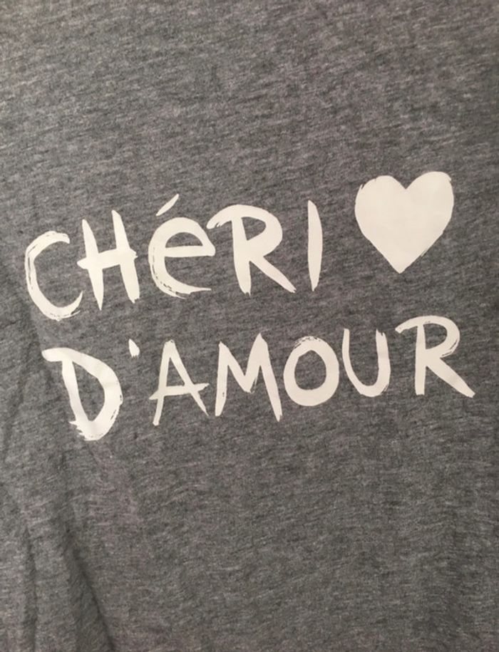 t-shirt gris chiné avec inscription blanche. Sur les manches il y a des volants H&M 12/14 ans - photo numéro 2