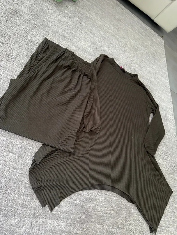 Magnifique ensemble matiere fine, taille 42 - photo numéro 2
