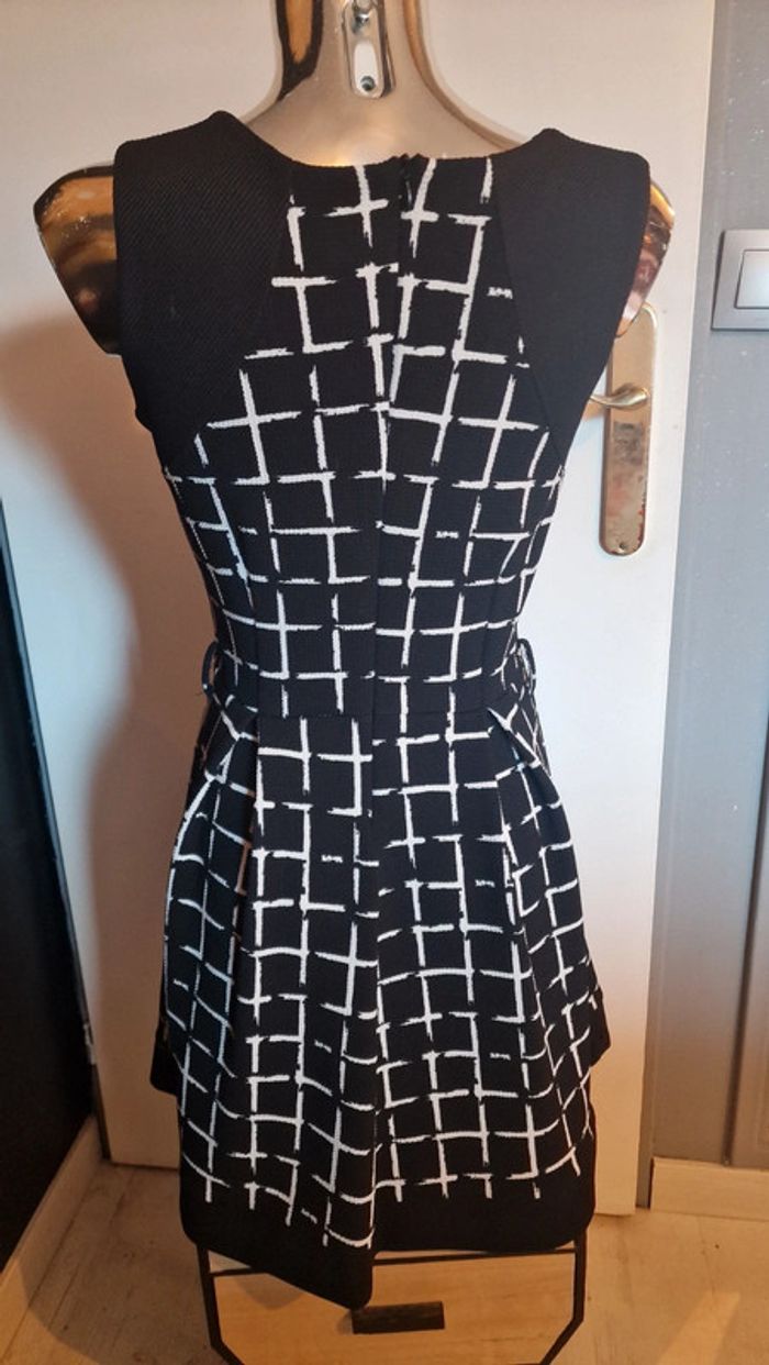 Robe noir et blanc manche courte - photo numéro 5