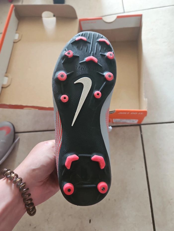 crampons nike 37.5 - photo numéro 4
