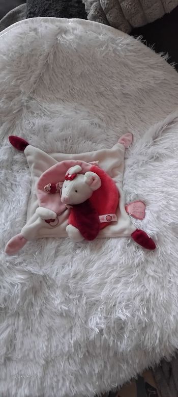 Doudou et compagnie carré plat souris clémentine- coeur , fleur