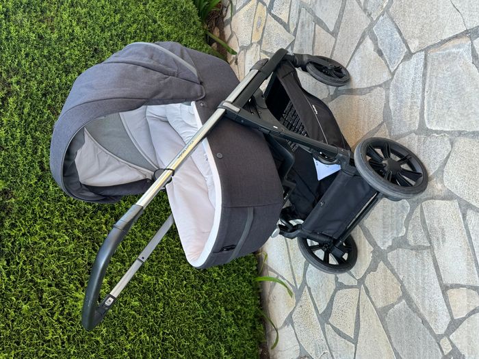 Poussette Inglesina Aptica avec nacelle + kit auto