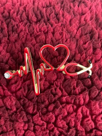 Broche électrocardiogramme coeur