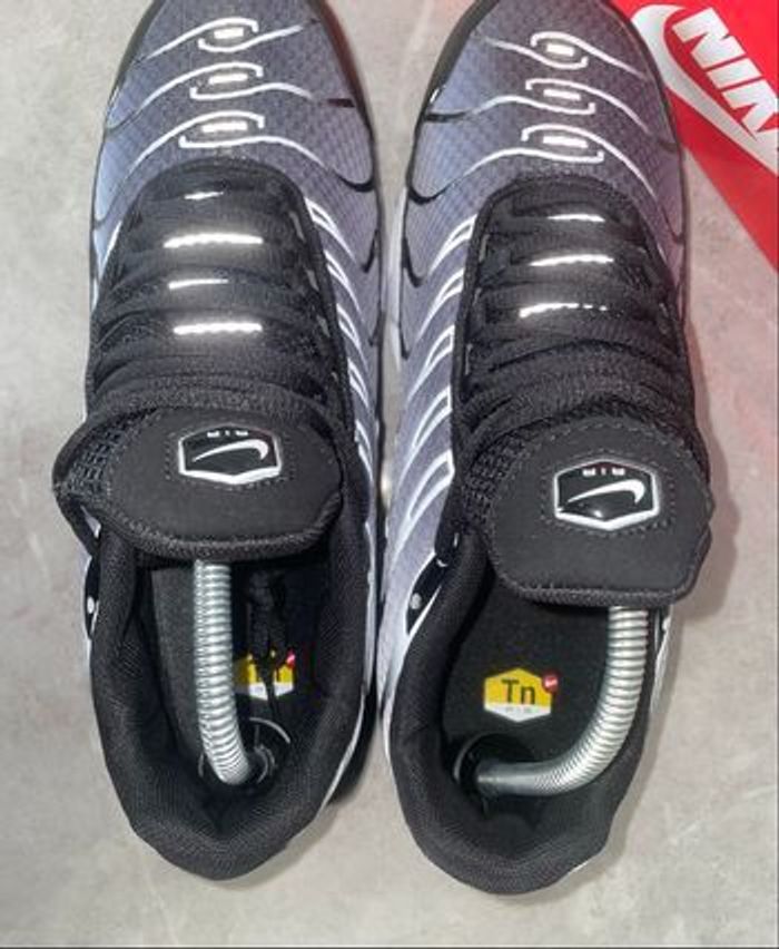 NIKE TN NOIR GRIS BLANC 38 - photo numéro 3
