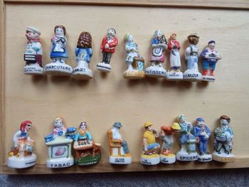 Lot de 18 fèves les metiers, collection