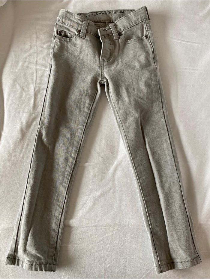 Jean eleven Paris 6 ans  Parfait état  Taille réglable