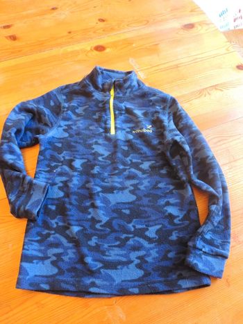Pull polaire bleu taille 8 ans