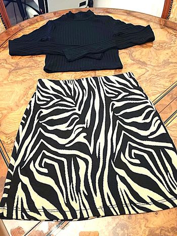 Ensemble Neuf 1 Haut H&M taille XS + 1 Jupe Stradivarius taille XS