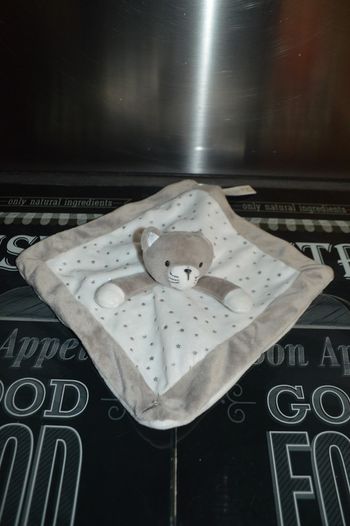 Doudou chat Obaibi étoiles grises