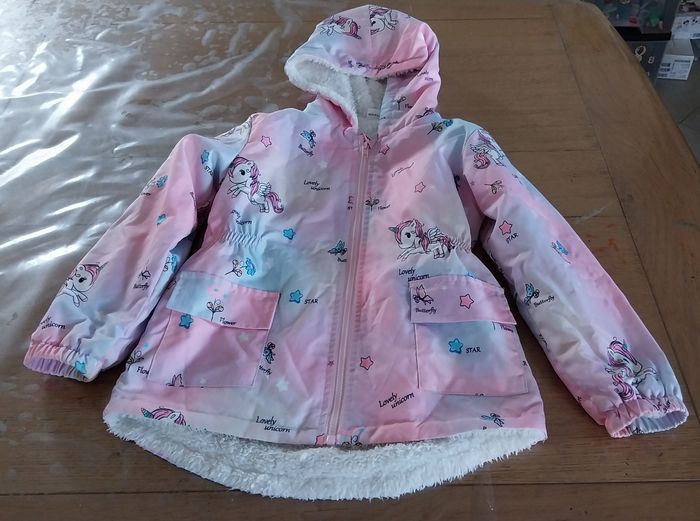 Jolie veste chaude fille 7ans en très bon état