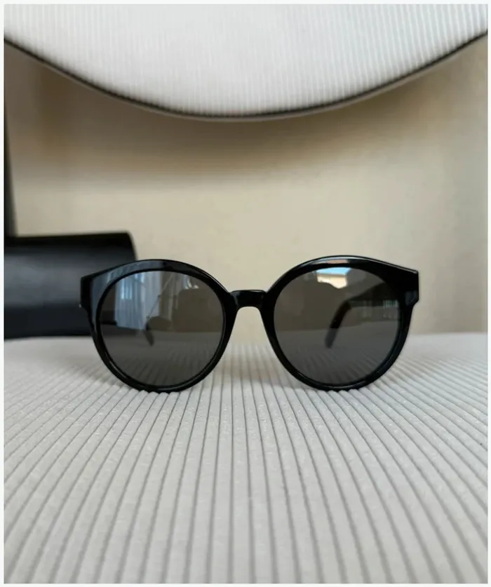 Lunettes de soleil Saint Laurent très bon état - photo numéro 2
