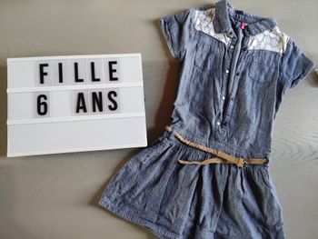 Robe en jean avec détail dentelle