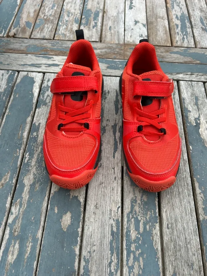 Baskets tennis Artengo noires et rouges 34