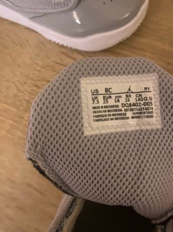 Paire de baskets Jordan grises