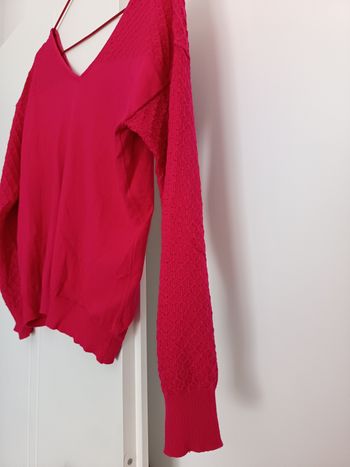 Pull col en V fushia
