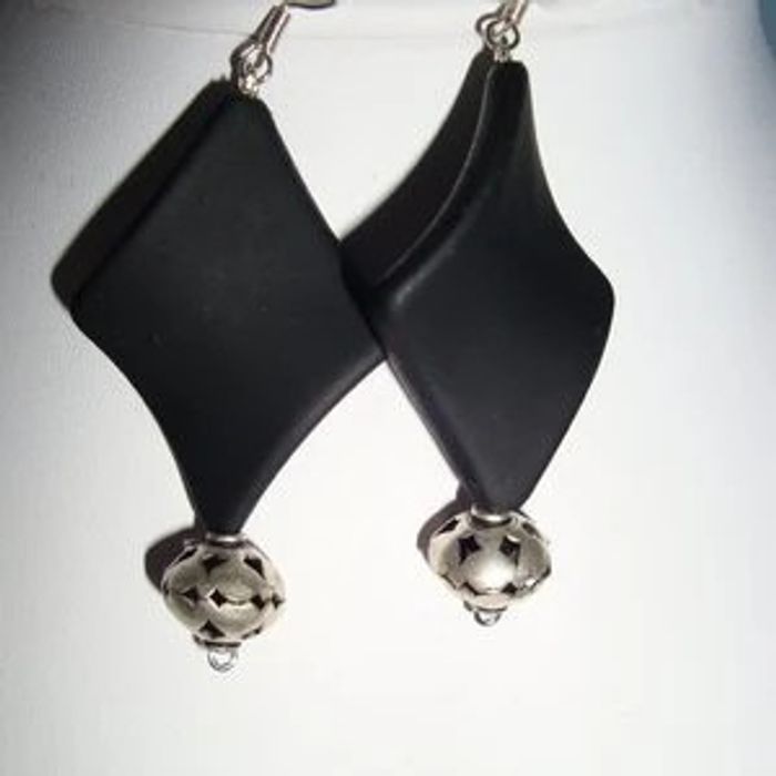 Boucles d'oreilles noires
