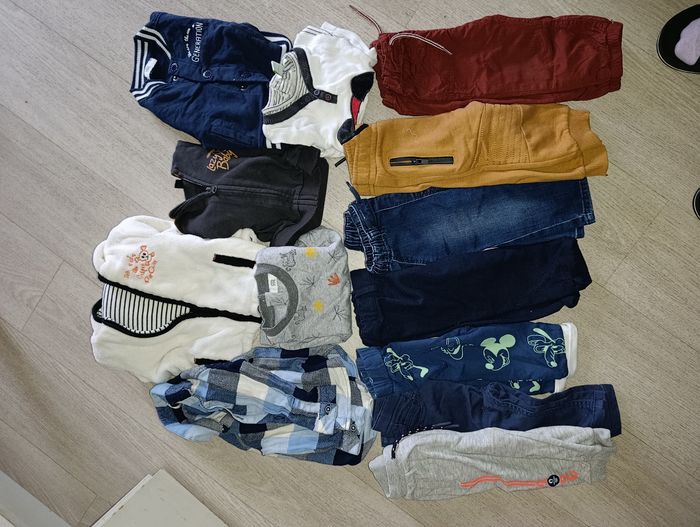 Lots 13 vêtements garçons 9 mois - photo numéro 2