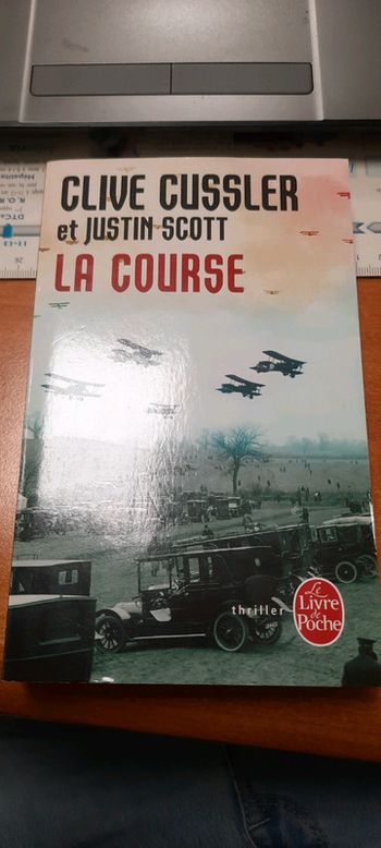 Livre thriller la course