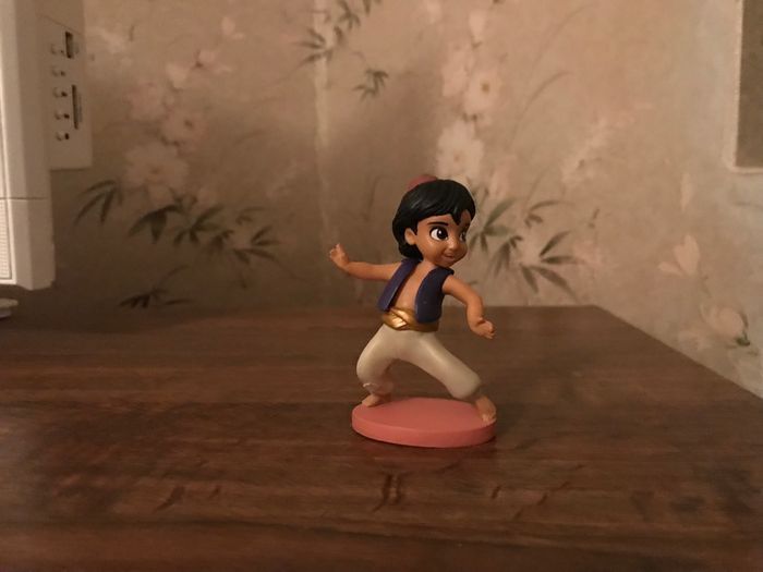 Figurine aladdin enfant
