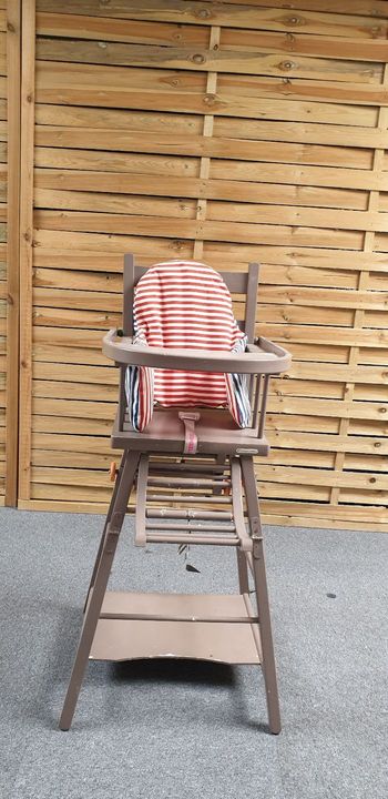 Chaise haute transformable en table