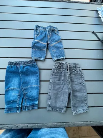 Lot de 3 pantalon jean taille 3 mois ( prix à l’unité
