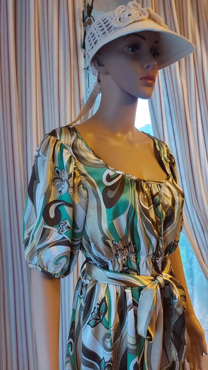Robe satiné Vue sur Mer taille 42 - photo numéro 13