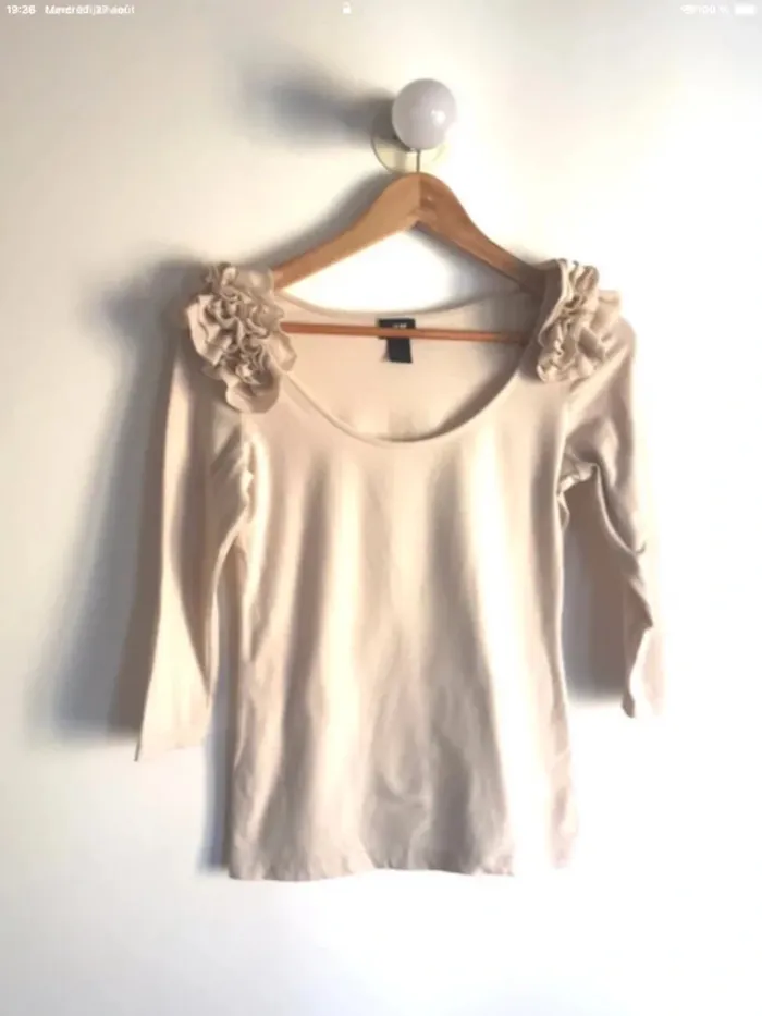 Haut manches 3/4 à froufrous sur les épaules H&M