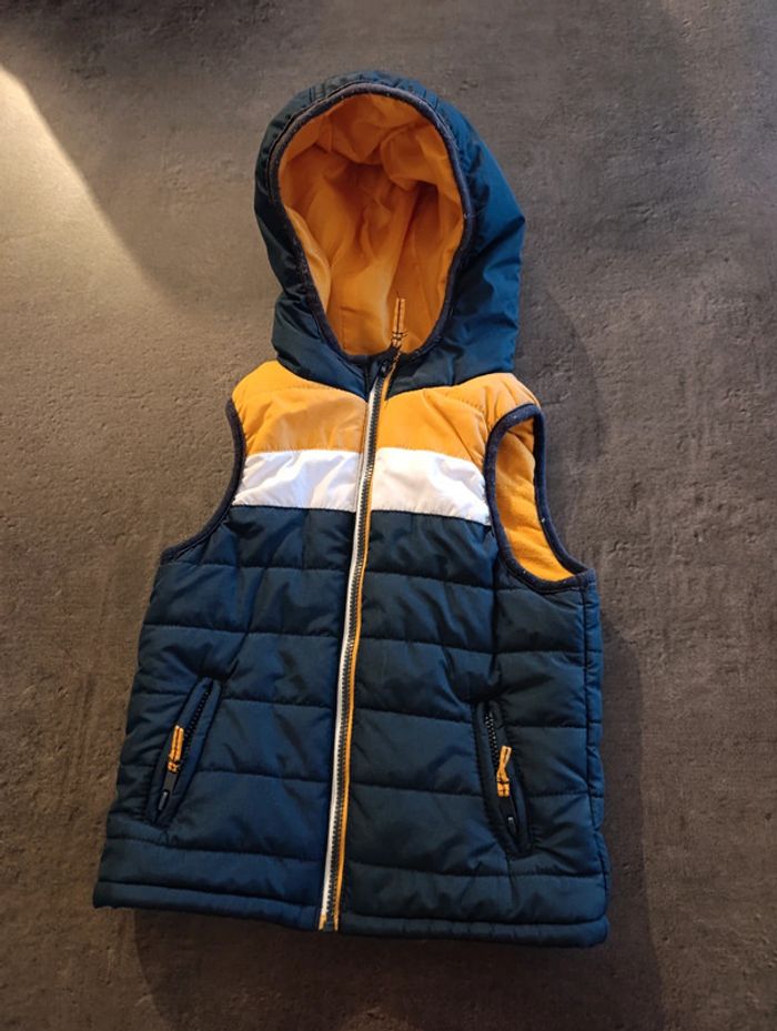 Doudoune tricolore sans manche avec capuche Taille 18 mois