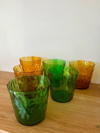 Vintage lot de 6 verres fabrication italienne effet texturé vert et ambre