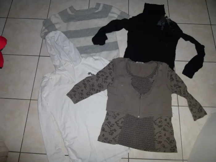 lot de 4 pieces polo, pull, tunique taille 40