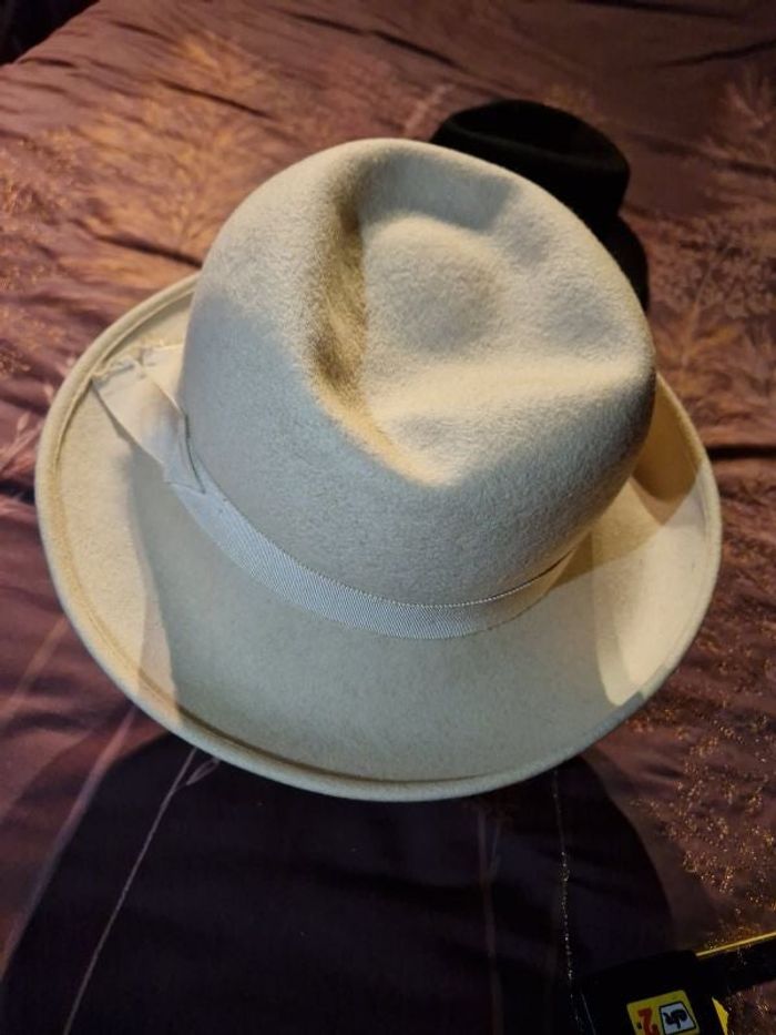 Chapeau en feutrine beige