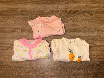 Lots de 3 pyjamas fins taille 1 mois diverses marques