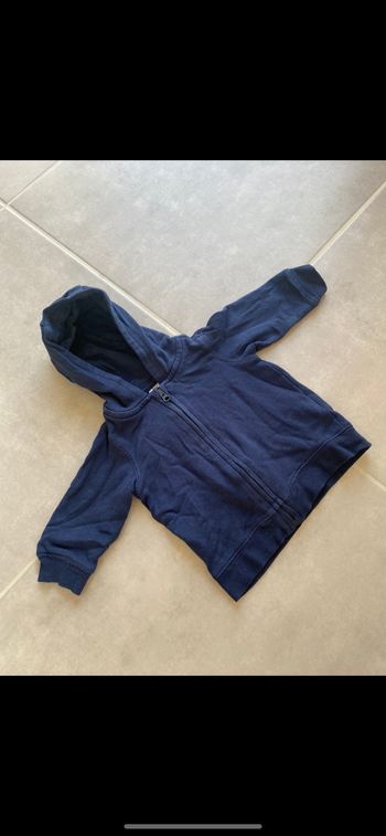Gilet à capuche zippé 1 mois