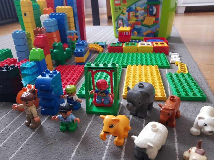 Grande boîte de Lego Duplo - photo numéro 5