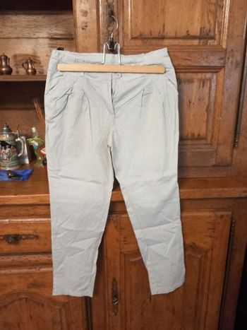 Pantalon longueur 90 cm.