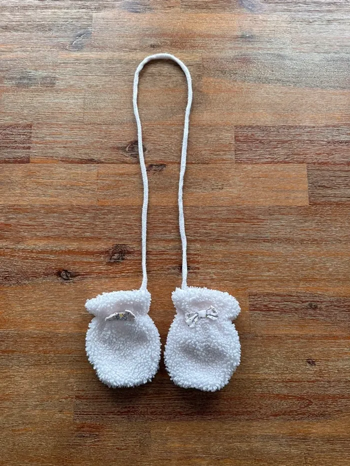 Gants avec ficelle