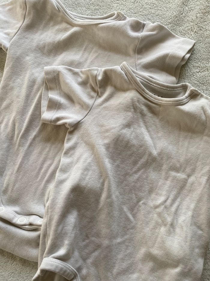 2 bodies manches courtes 4/6 mois - photo numéro 2