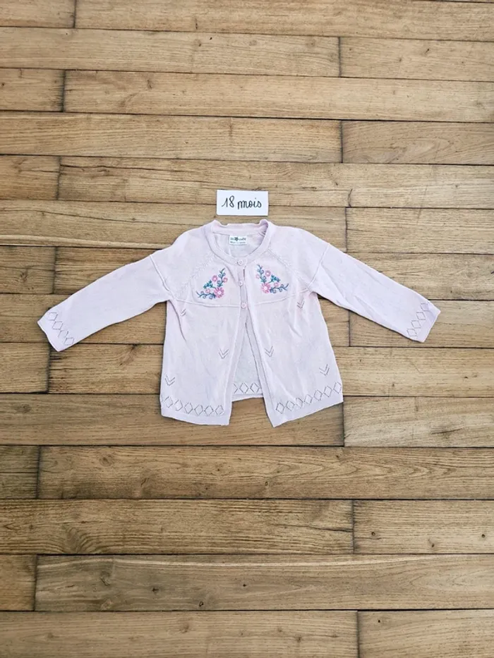 Gilet à boutons rose à fleurs fleuri broderie bébé fille 12 mois 1 an