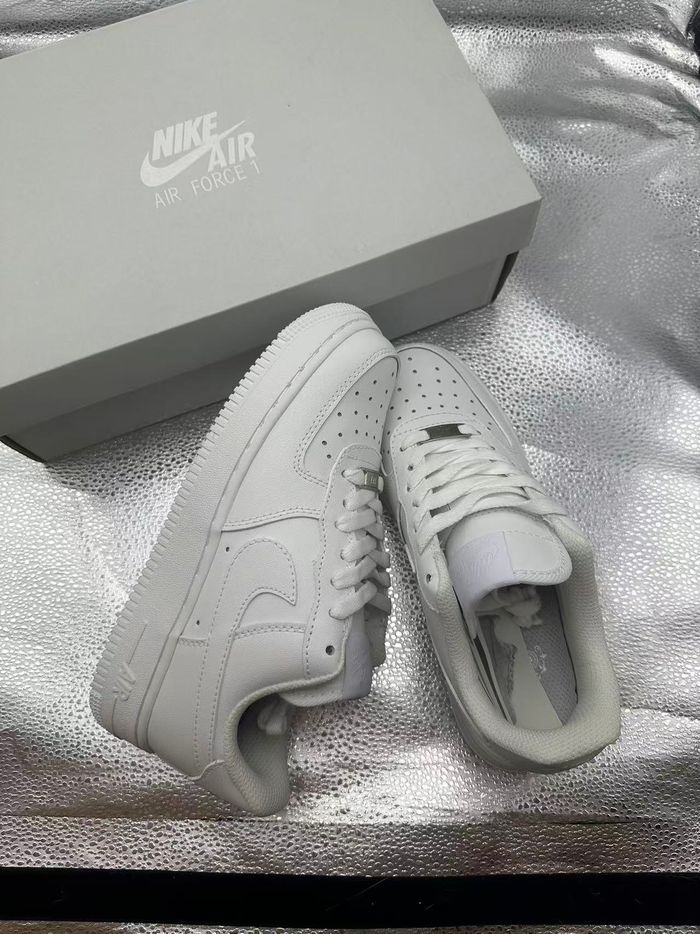 Baskets Nike Air Force 1 pointure 36.5 - photo numéro 3