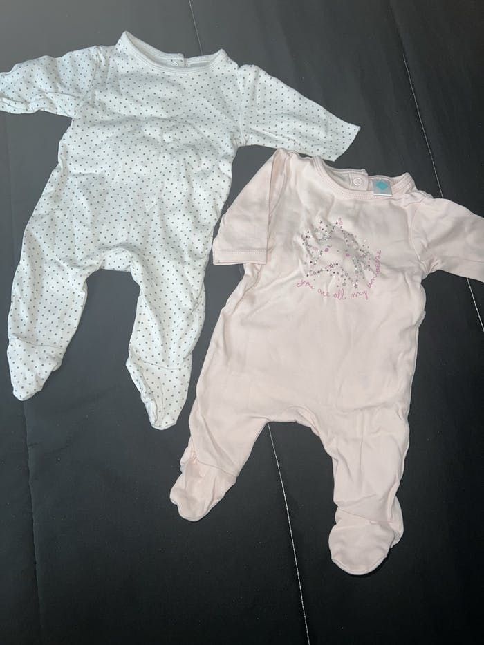 Lot de 2 pyjama taille 1 mois