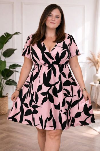 Robe fleur de lotus rose poudré et noire Femme taille marque 52 marque Missguided 💍