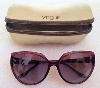 Lunettes de Soleil "Vogue"