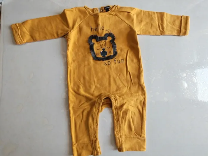 Lot ensemble sans pieds pyjama 12 mois - photo numéro 4