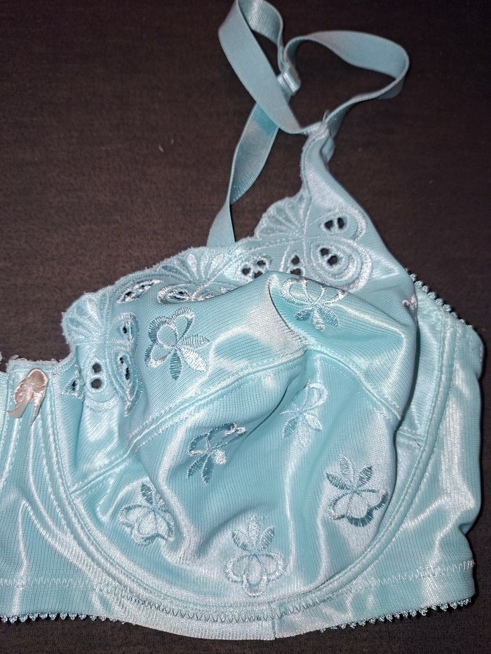 Soutien-gorge satiné bleu ciel brodé - Philis - 105E - photo numéro 2