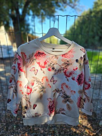 Pull léger taille M motif fleur